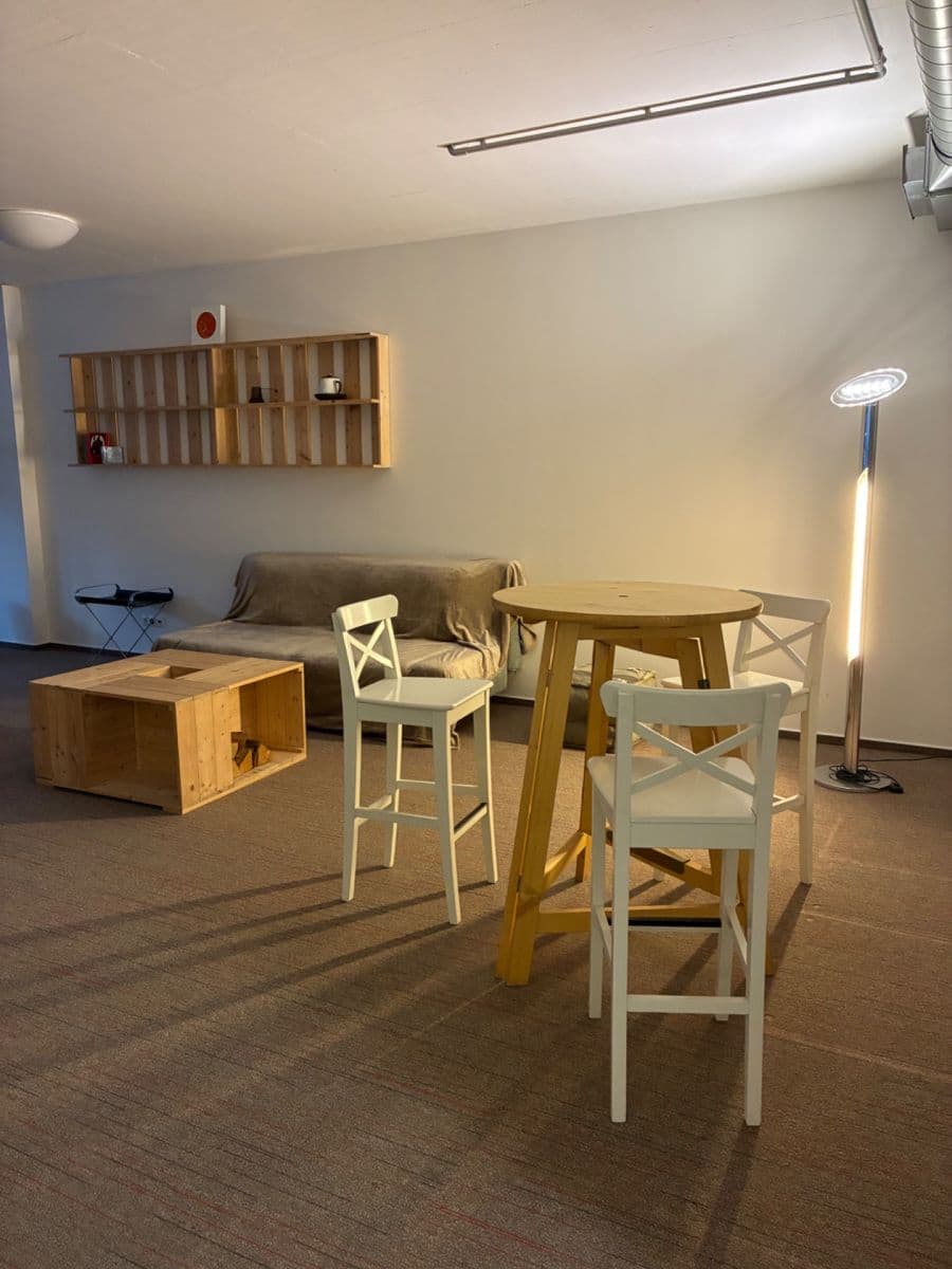 Prenájom bytu 1-izbový 92 m², Pod Dvorem, Praha, Praha Prenájom bytu 1-izbový 92 m², Pod Dvorem, Praha, Praha