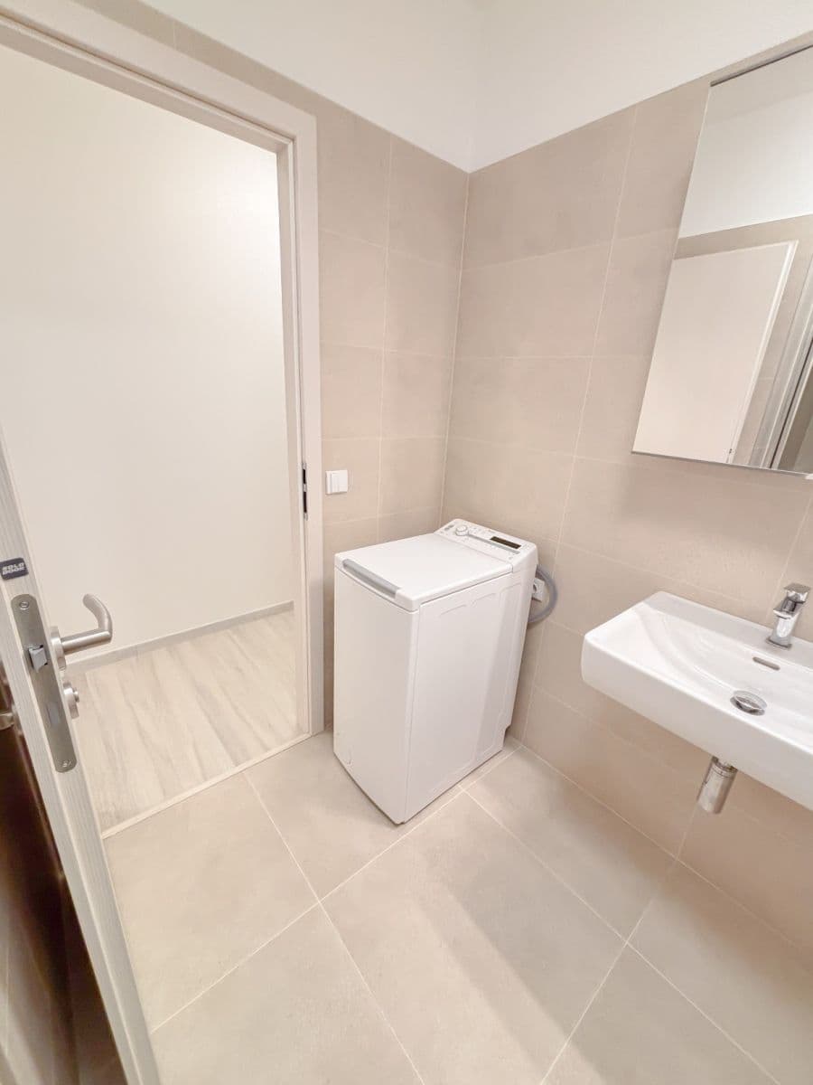 Prenájom bytu 3-izbový 71 m², Vondroušova, Praha, Praha Prenájom bytu 3-izbový 71 m², Vondroušova, Praha, Praha