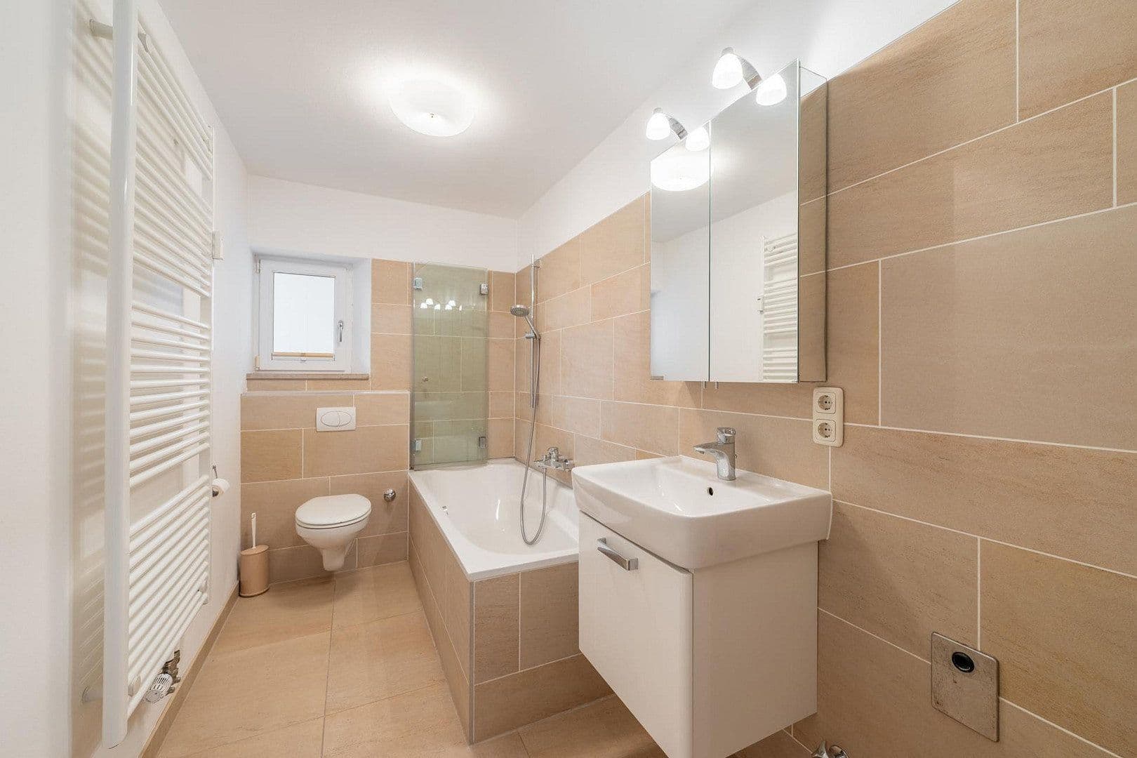 Prenájom bytu 2-izbový 58 m², Lenzfriederstrasse, München, Bavorsko Prenájom bytu 2-izbový 58 m², Lenzfriederstrasse, München, Bavorsko