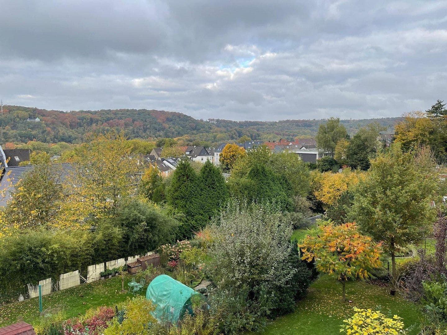 Prenájom bytu 3-izbový 86 m², Viehauser Berg 31, Essen, Ruhr, Severné Porýnie - Westfálsko Prenájom bytu 3-izbový 86 m², Viehauser Berg 31, Essen, Ruhr, Severné Porýnie - Westfálsko