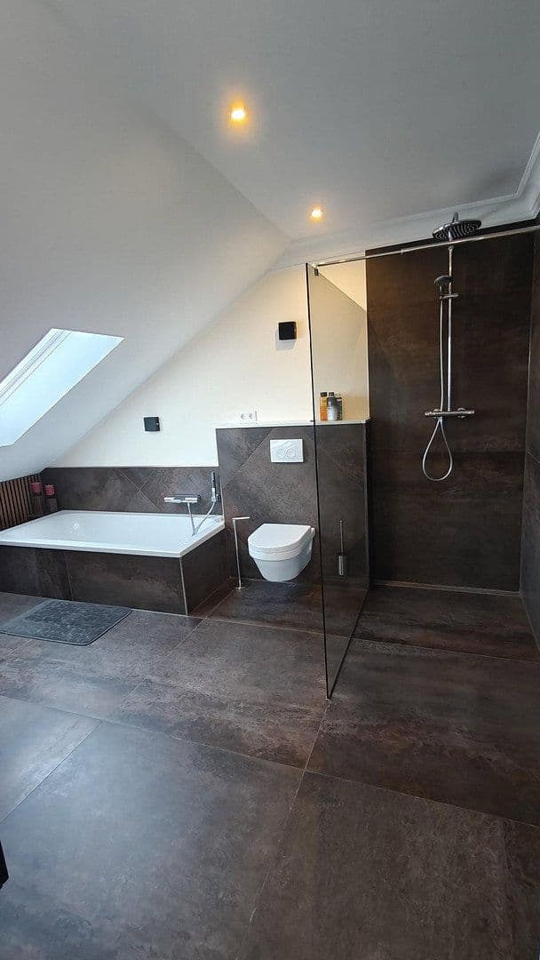 Predaj domu 227 m², pozemek 740 m², Bremen, Brémy Predaj domu 227 m², pozemek 740 m², Bremen, Brémy