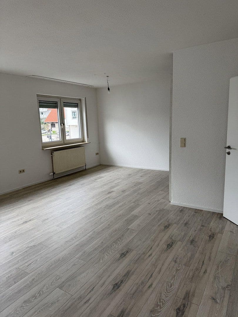 Prenájom bytu 3-izbový 84 m², Kirchardt, Bádensko-Wurttembersko Prenájom bytu 3-izbový 84 m², Kirchardt, Bádensko-Wurttembersko