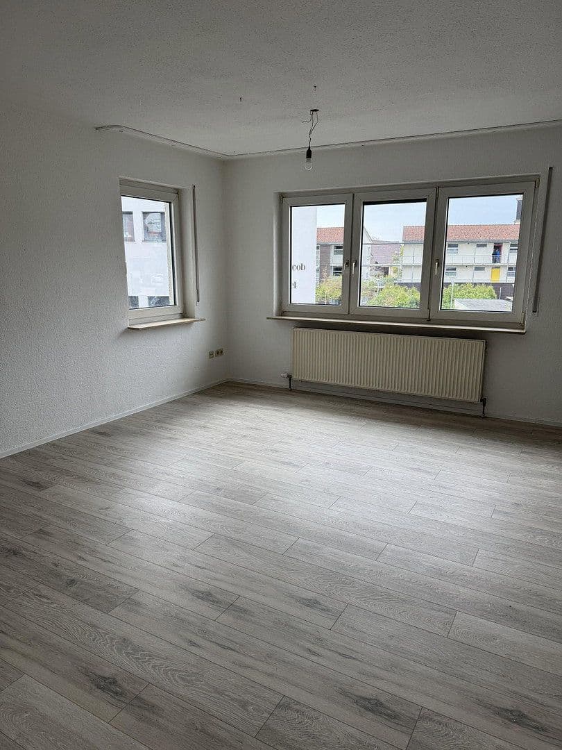 Prenájom bytu 3-izbový 84 m², Kirchardt, Bádensko-Wurttembersko Prenájom bytu 3-izbový 84 m², Kirchardt, Bádensko-Wurttembersko