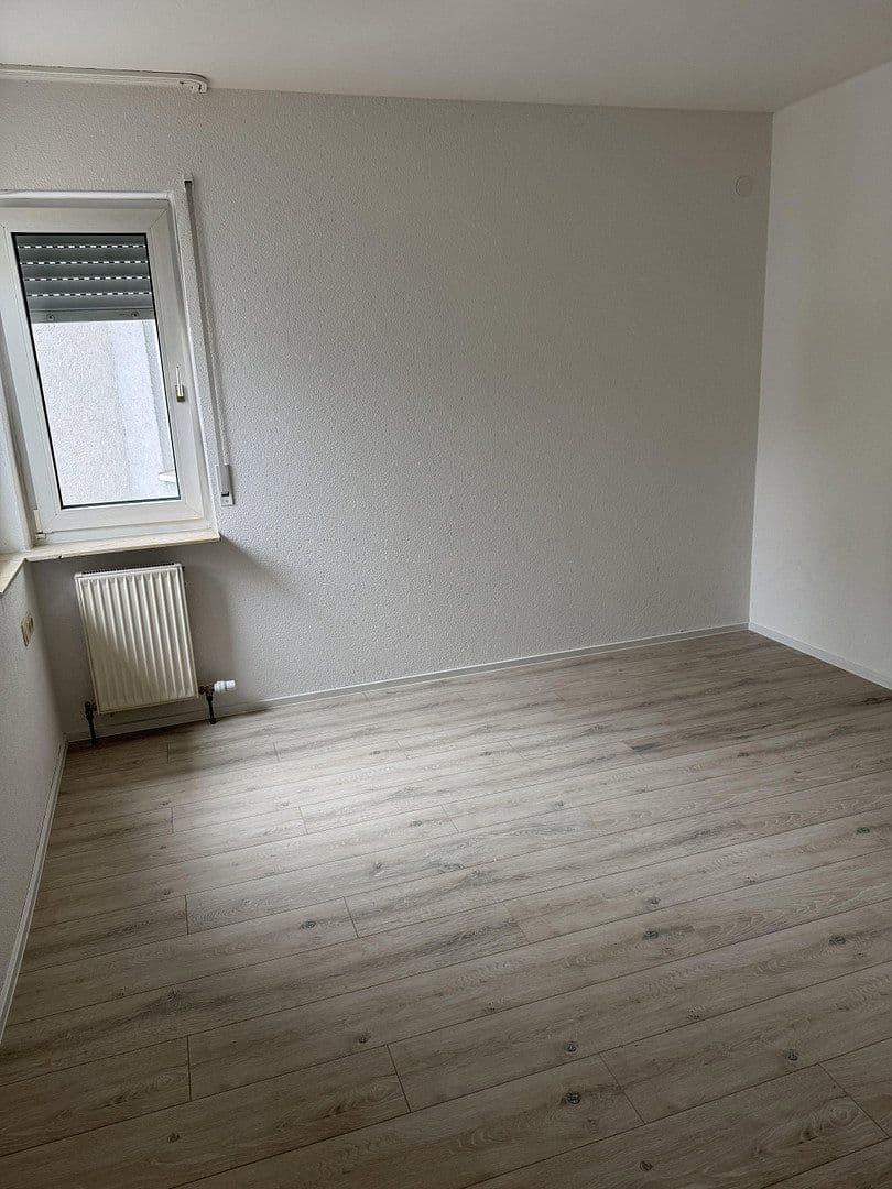 Prenájom bytu 3-izbový 84 m², Kirchardt, Bádensko-Wurttembersko Prenájom bytu 3-izbový 84 m², Kirchardt, Bádensko-Wurttembersko