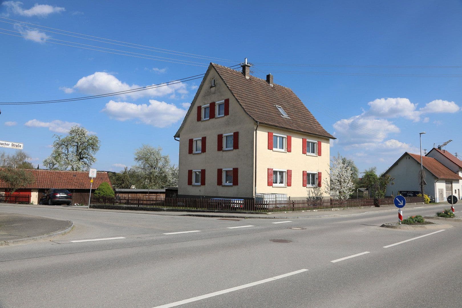 Predaj domu 200 m², pozemek 1.159 m², Ebersbach-Musbach, Bádensko-Wurttembersko Predaj domu 200 m², pozemek 1.159 m², Ebersbach-Musbach, Bádensko-Wurttembersko