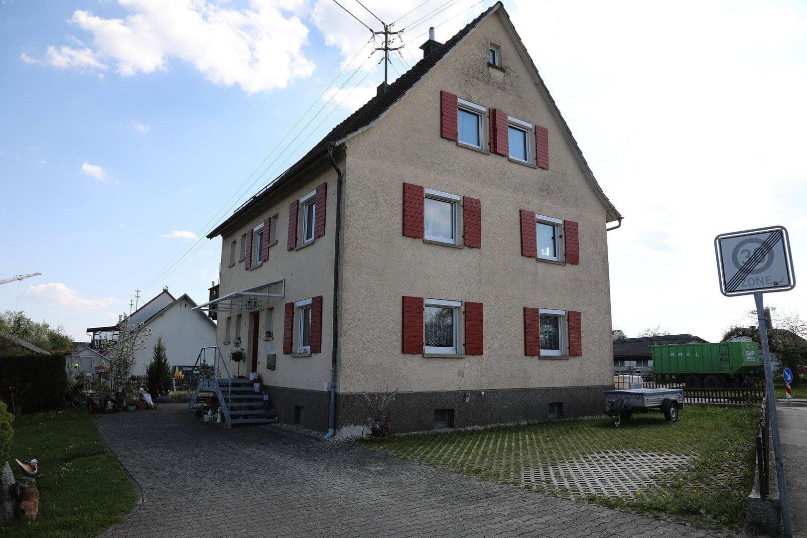 Predaj domu 200 m², pozemek 1.159 m², Ebersbach-Musbach, Bádensko-Wurttembersko Predaj domu 200 m², pozemek 1.159 m², Ebersbach-Musbach, Bádensko-Wurttembersko
