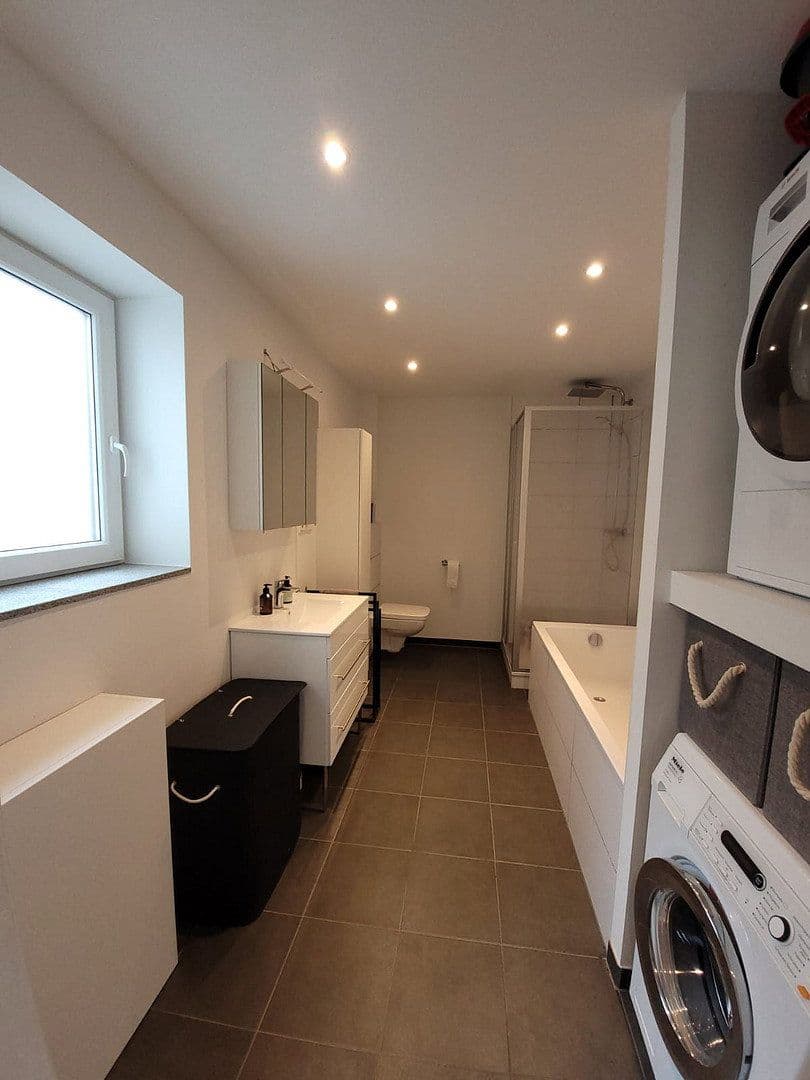 Prenájom bytu 2-izbový 93 m², Wilhelm-Strauß-Straße 88, Mönchengladbach, Severné Porýnie - Westfálsko Prenájom bytu 2-izbový 93 m², Wilhelm-Strauß-Straße 88, Mönchengladbach, Severné Porýnie - Westfálsko