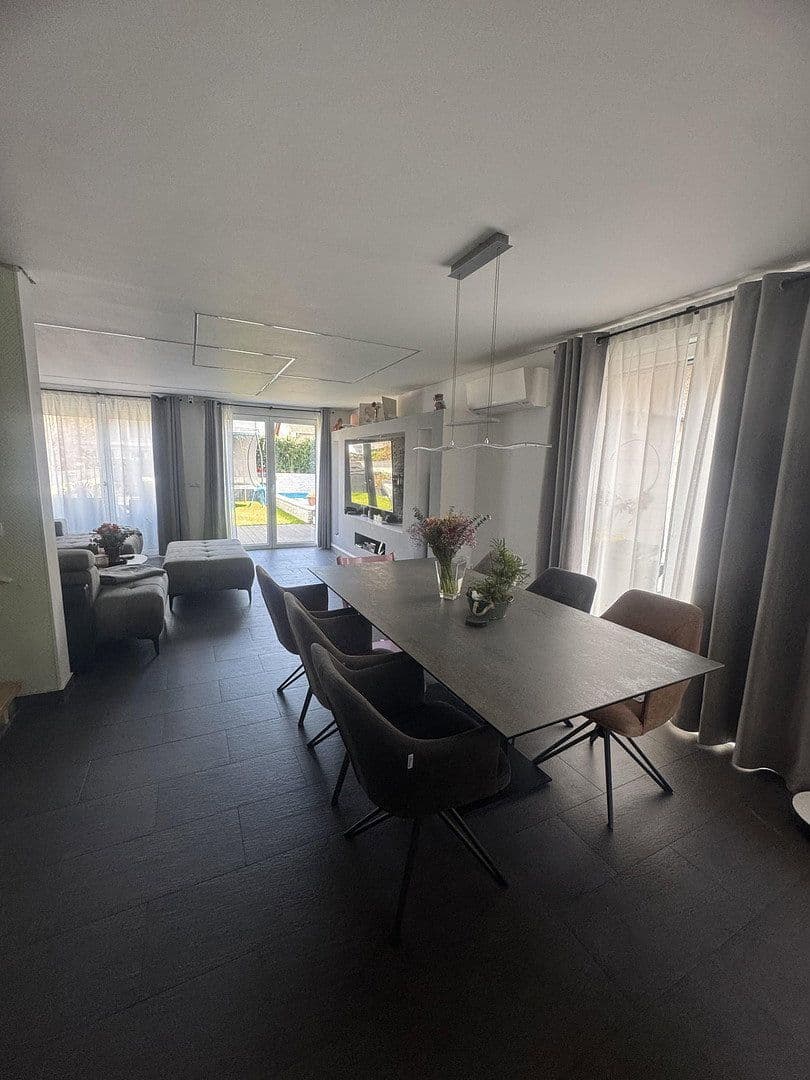 Predaj domu 145 m², pozemek 291 m², Duisburg, Severné Porýnie - Westfálsko Predaj domu 145 m², pozemek 291 m², Duisburg, Severné Porýnie - Westfálsko
