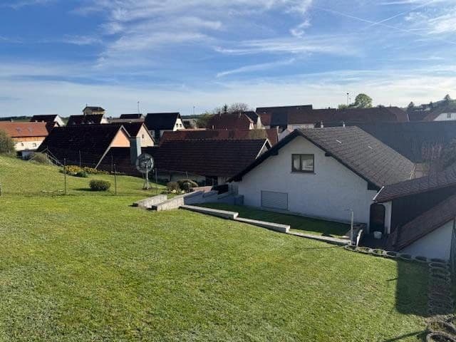 Predaj domu 125 m², pozemek 650 m², Sommerbergstraße 5, Sondheim vor der Rhön, Bavorsko Predaj domu 125 m², pozemek 650 m², Sommerbergstraße 5, Sondheim vor der Rhön, Bavorsko