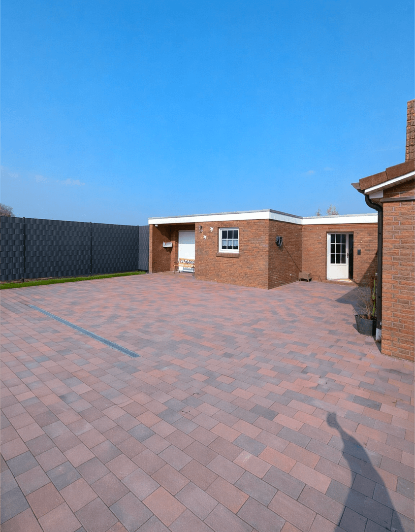 Predaj domu 238 m², pozemek 900 m², Südbrookmerland, Dolné Sasko Predaj domu 238 m², pozemek 900 m², Südbrookmerland, Dolné Sasko