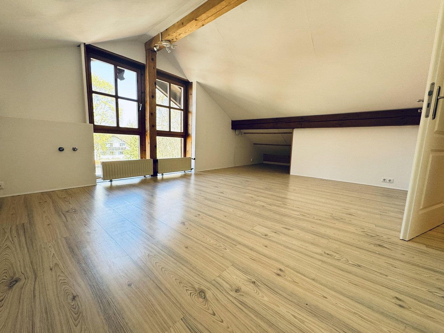 Prenájom domu 250 m², pozemek 908 m², Münsing, Bavorsko Prenájom domu 250 m², pozemek 908 m², Münsing, Bavorsko