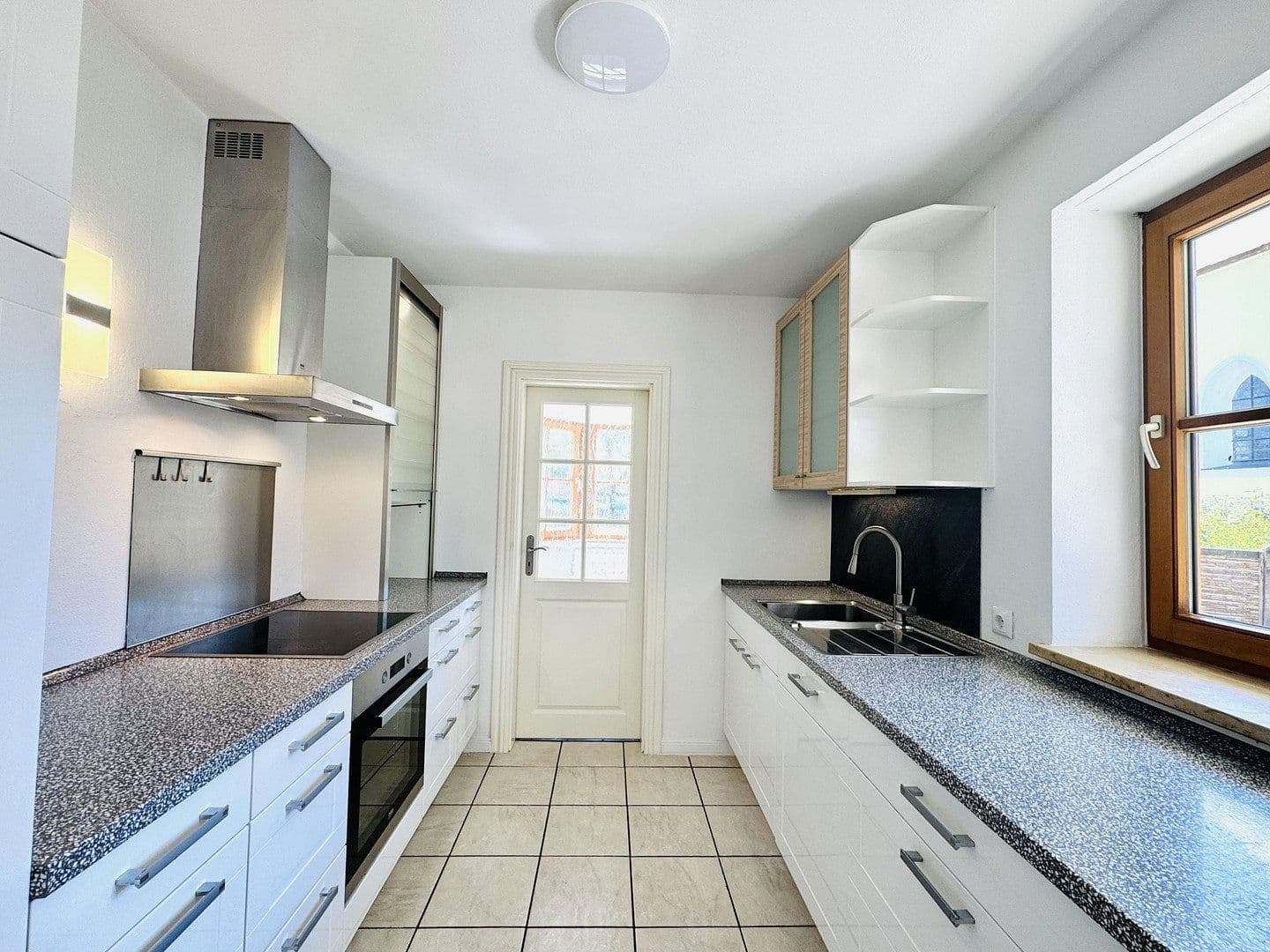 Prenájom domu 250 m², pozemek 908 m², Münsing, Bavorsko Prenájom domu 250 m², pozemek 908 m², Münsing, Bavorsko