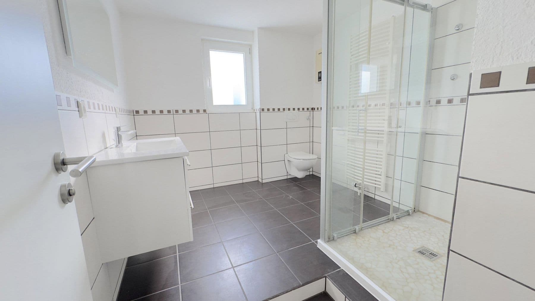 Prenájom bytu 5-izbový 126 m², Hohenstaufenstr. 56, Pforzheim, Bádensko-Wurttembersko Prenájom bytu 5-izbový 126 m², Hohenstaufenstr. 56, Pforzheim, Bádensko-Wurttembersko