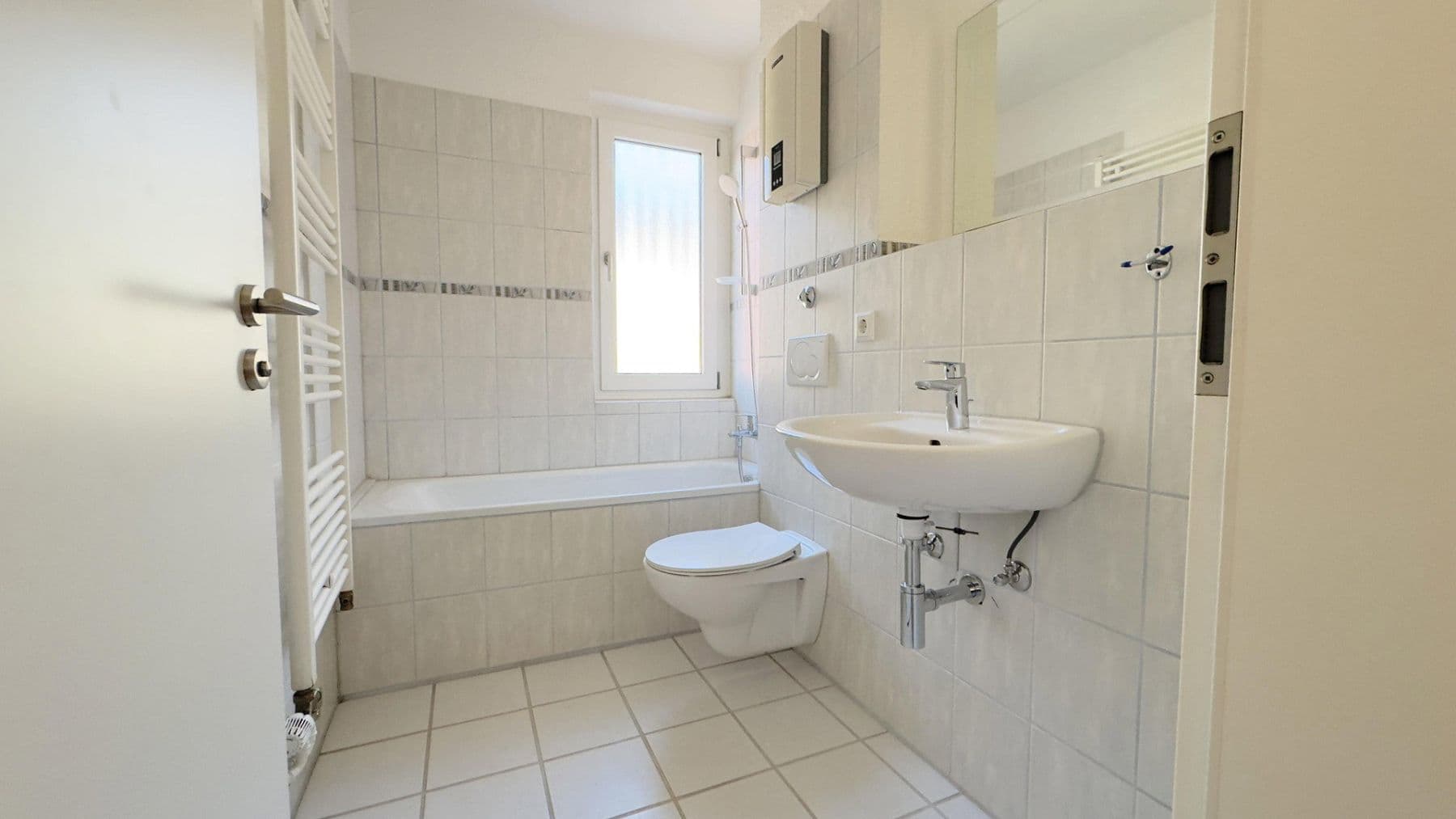 Prenájom bytu 5-izbový 126 m², Hohenstaufenstr. 56, Pforzheim, Bádensko-Wurttembersko Prenájom bytu 5-izbový 126 m², Hohenstaufenstr. 56, Pforzheim, Bádensko-Wurttembersko