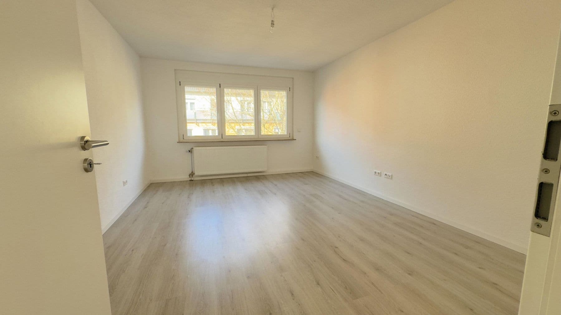 Prenájom bytu 5-izbový 126 m², Hohenstaufenstr. 56, Pforzheim, Bádensko-Wurttembersko Prenájom bytu 5-izbový 126 m², Hohenstaufenstr. 56, Pforzheim, Bádensko-Wurttembersko