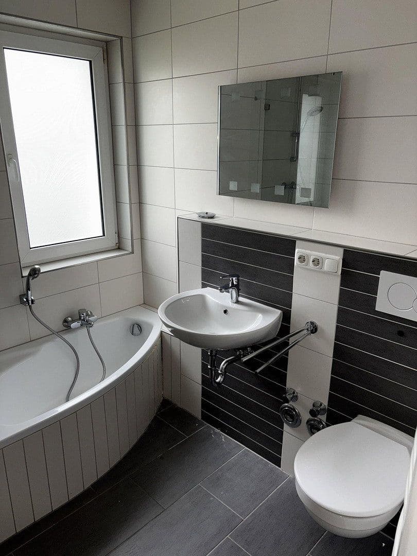 Prenájom bytu 3-izbový 82 m², Humboldstraße 20, Detmold, Severné Porýnie - Westfálsko Prenájom bytu 3-izbový 82 m², Humboldstraße 20, Detmold, Severné Porýnie - Westfálsko