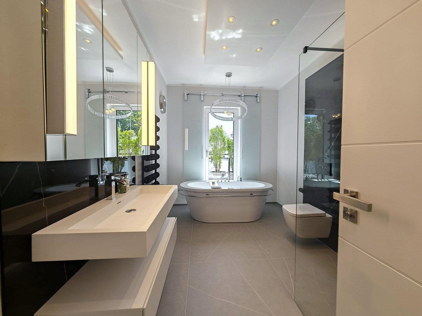 Predaj bytu 4-izbový 162 m², München, Bavorsko Predaj bytu 4-izbový 162 m², München, Bavorsko