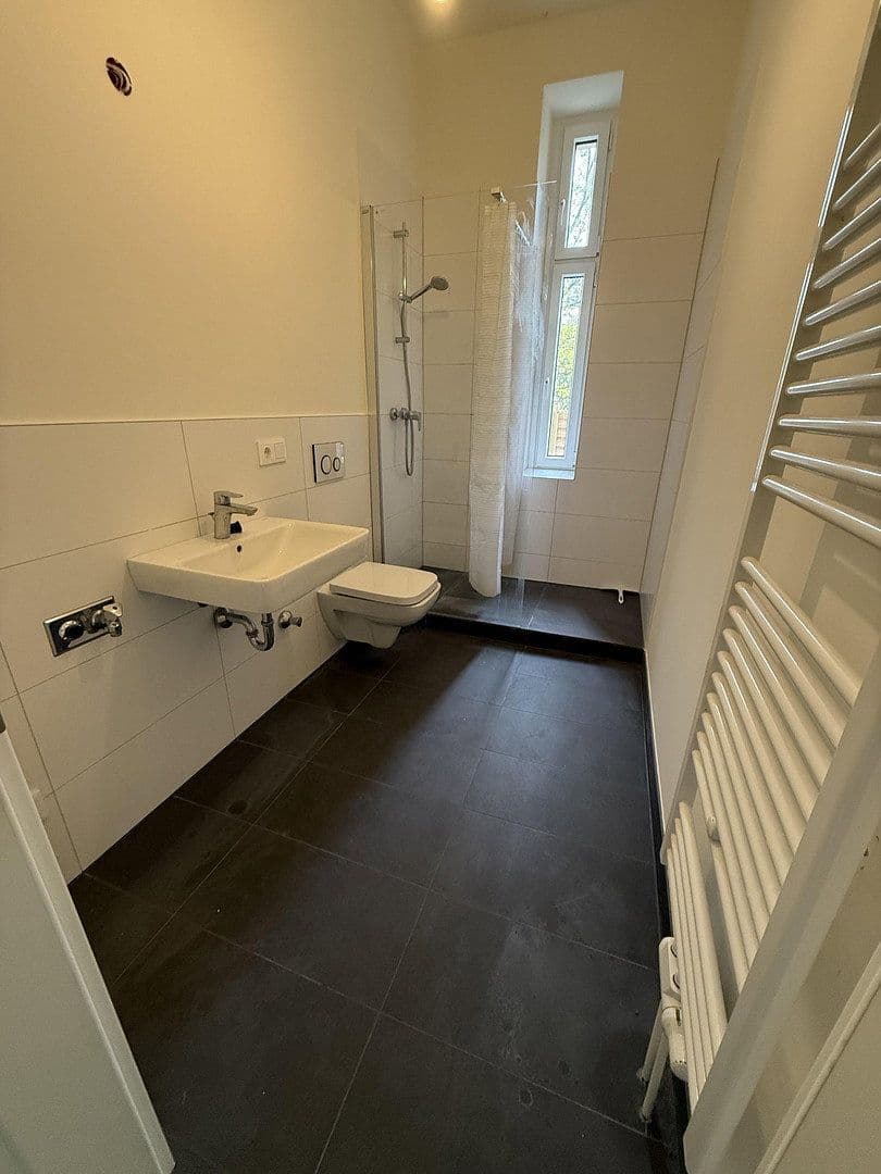 Prenájom bytu 3-izbový 95 m², Ringbahnstraße, Berlin, Berlín Prenájom bytu 3-izbový 95 m², Ringbahnstraße, Berlin, Berlín