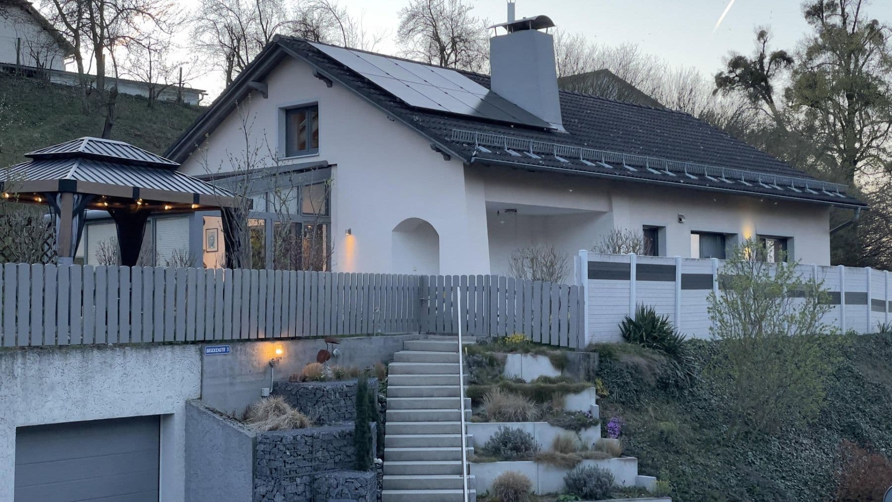 Predaj domu 173 m², pozemek 1.189 m², Dingolfing, Bavorsko Predaj domu 173 m², pozemek 1.189 m², Dingolfing, Bavorsko