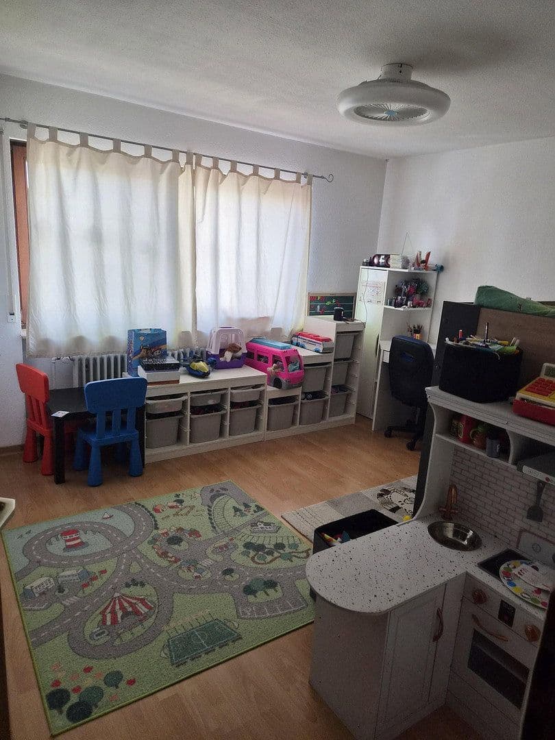 Prenájom bytu 3-izbový 72 m², Ludwigsburg, Bádensko-Wurttembersko Prenájom bytu 3-izbový 72 m², Ludwigsburg, Bádensko-Wurttembersko