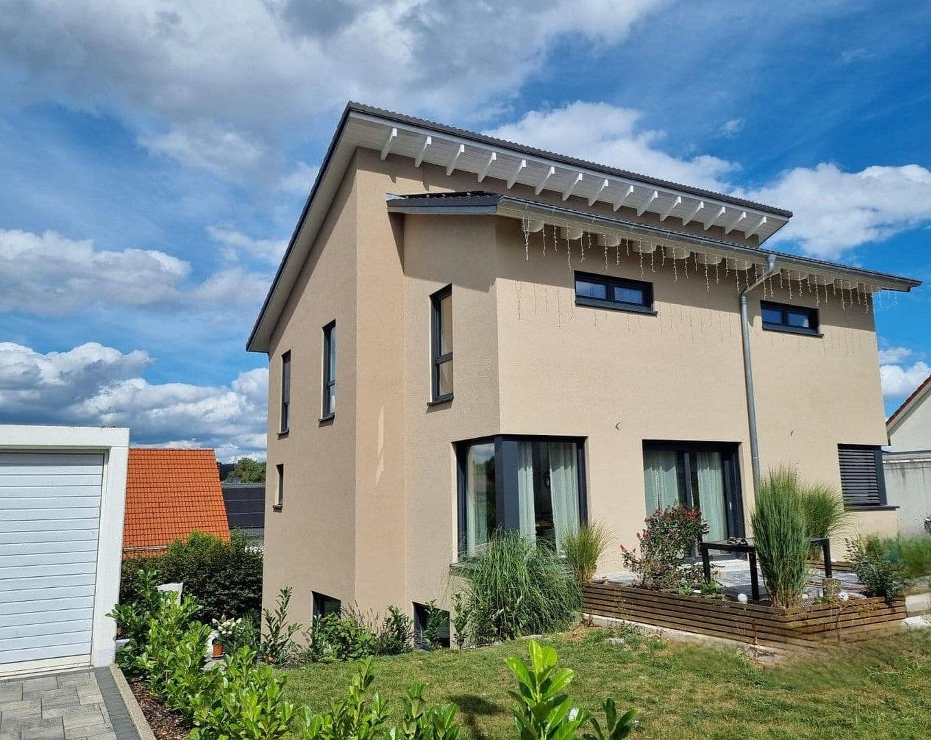 Predaj domu 254 m², pozemek 567 m², Roden, Bavorsko Predaj domu 254 m², pozemek 567 m², Roden, Bavorsko