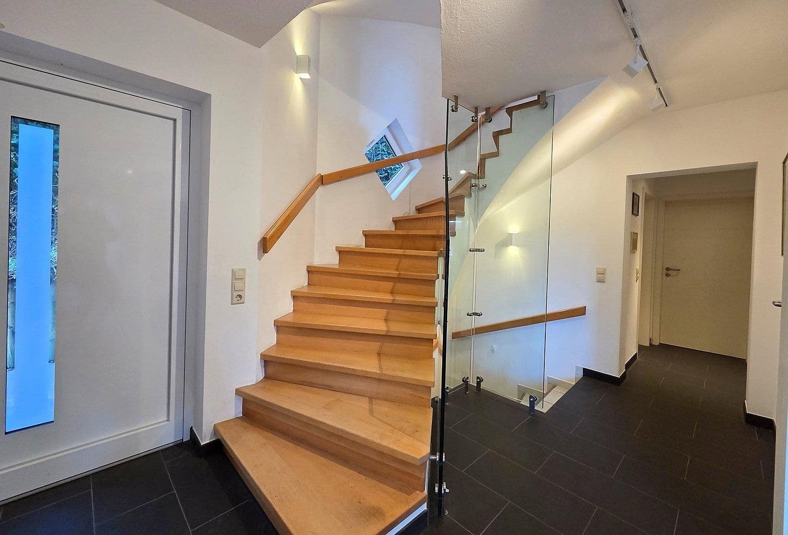 Predaj domu 241 m², pozemek 1.127 m², Braubach, Porýnie-Falcko Predaj domu 241 m², pozemek 1.127 m², Braubach, Porýnie-Falcko