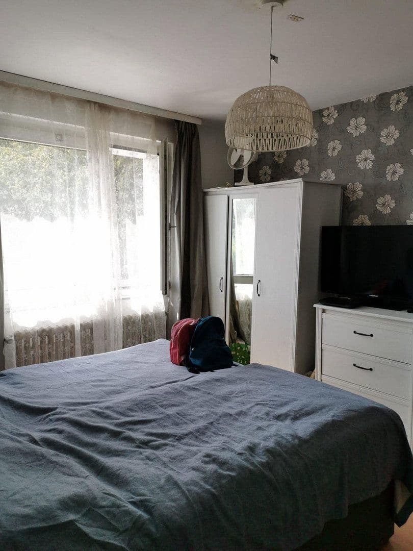 Prenájom bytu 4-izbový 100 m², Gartsträucherstr.113, Duisburg, Severné Porýnie - Westfálsko Prenájom bytu 4-izbový 100 m², Gartsträucherstr.113, Duisburg, Severné Porýnie - Westfálsko