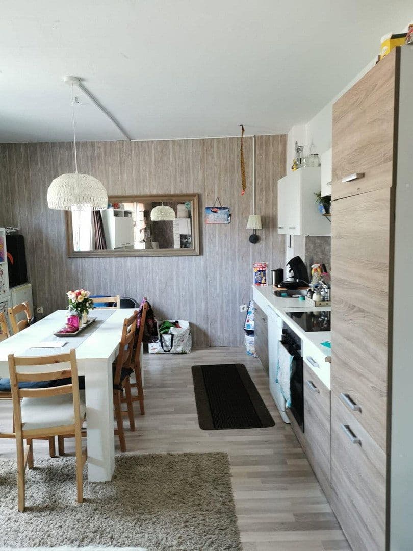 Prenájom bytu 4-izbový 100 m², Gartsträucherstr.113, Duisburg, Severné Porýnie - Westfálsko Prenájom bytu 4-izbový 100 m², Gartsträucherstr.113, Duisburg, Severné Porýnie - Westfálsko