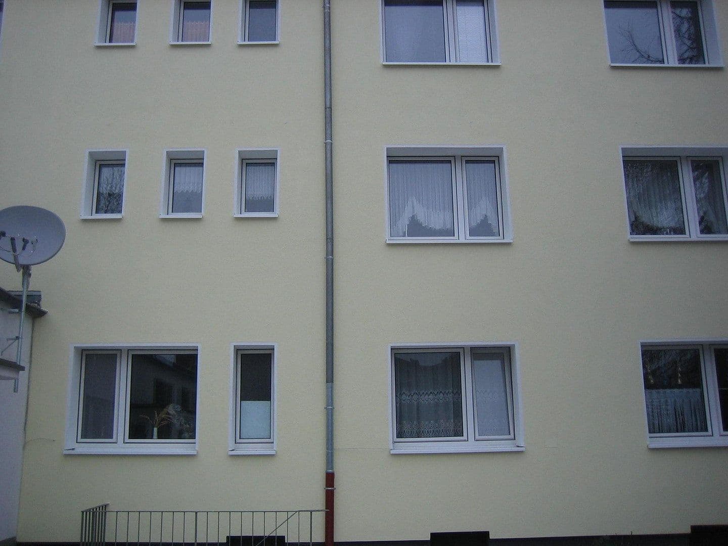 Prenájom bytu 4-izbový 100 m², Gartsträucherstr.113, Duisburg, Severné Porýnie - Westfálsko Prenájom bytu 4-izbový 100 m², Gartsträucherstr.113, Duisburg, Severné Porýnie - Westfálsko