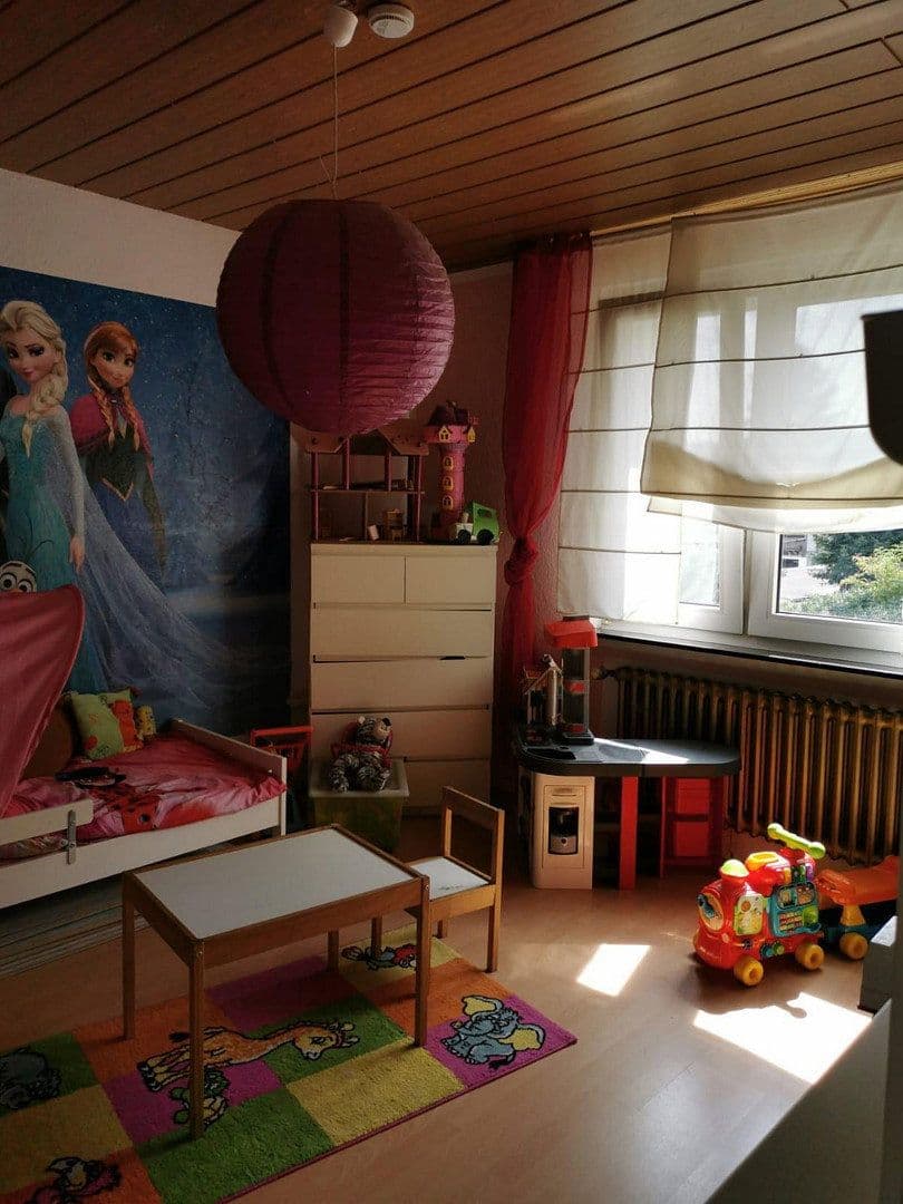 Prenájom bytu 4-izbový 100 m², Gartsträucherstr.113, Duisburg, Severné Porýnie - Westfálsko Prenájom bytu 4-izbový 100 m², Gartsträucherstr.113, Duisburg, Severné Porýnie - Westfálsko