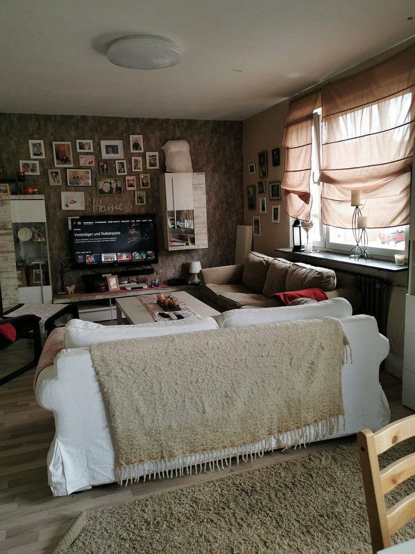 Prenájom bytu 4-izbový 100 m², Gartsträucherstr.113, Duisburg, Severné Porýnie - Westfálsko Prenájom bytu 4-izbový 100 m², Gartsträucherstr.113, Duisburg, Severné Porýnie - Westfálsko