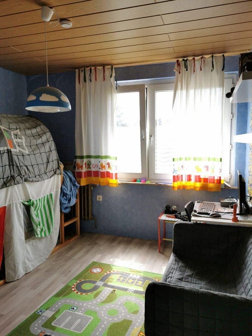 Prenájom bytu 4-izbový 100 m², Gartsträucherstr.113, Duisburg, Severné Porýnie - Westfálsko Prenájom bytu 4-izbový 100 m², Gartsträucherstr.113, Duisburg, Severné Porýnie - Westfálsko