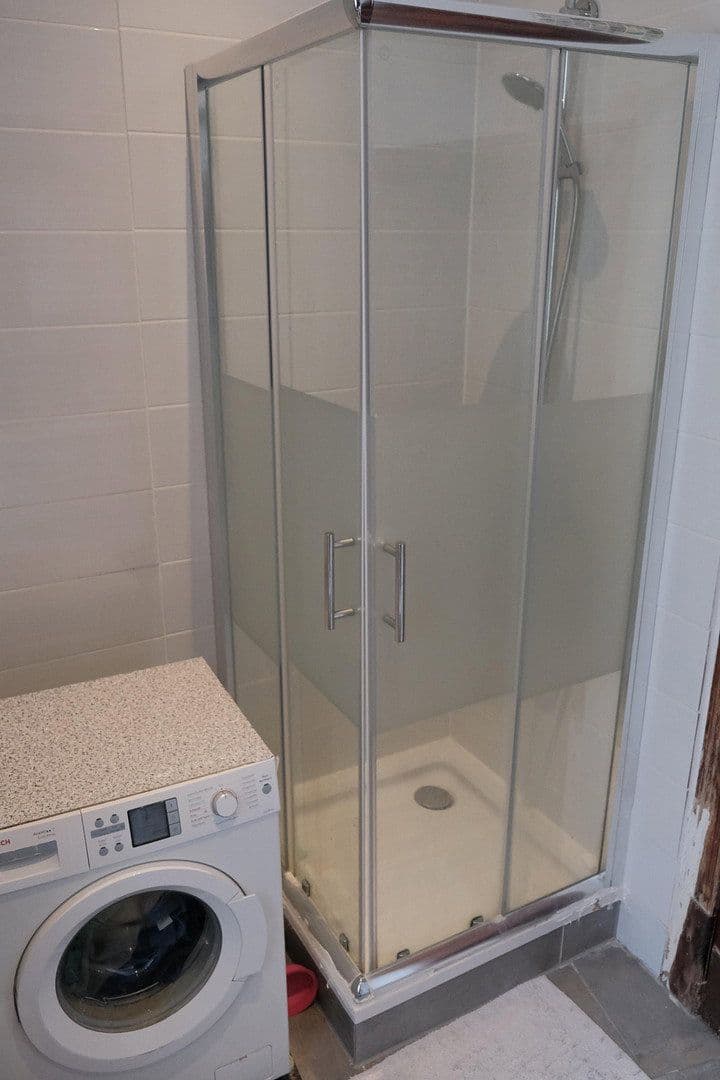 Predaj bytu 3-izbový 77 m², Berlin, Berlín Predaj bytu 3-izbový 77 m², Berlin, Berlín