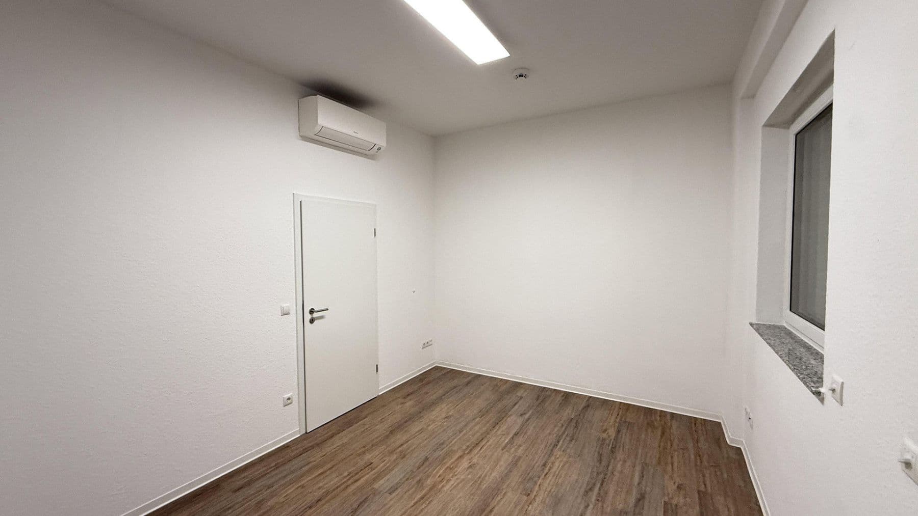 Prenájom bytu 5-izbový 117 m², Andernach, Porýnie-Falcko Prenájom bytu 5-izbový 117 m², Andernach, Porýnie-Falcko