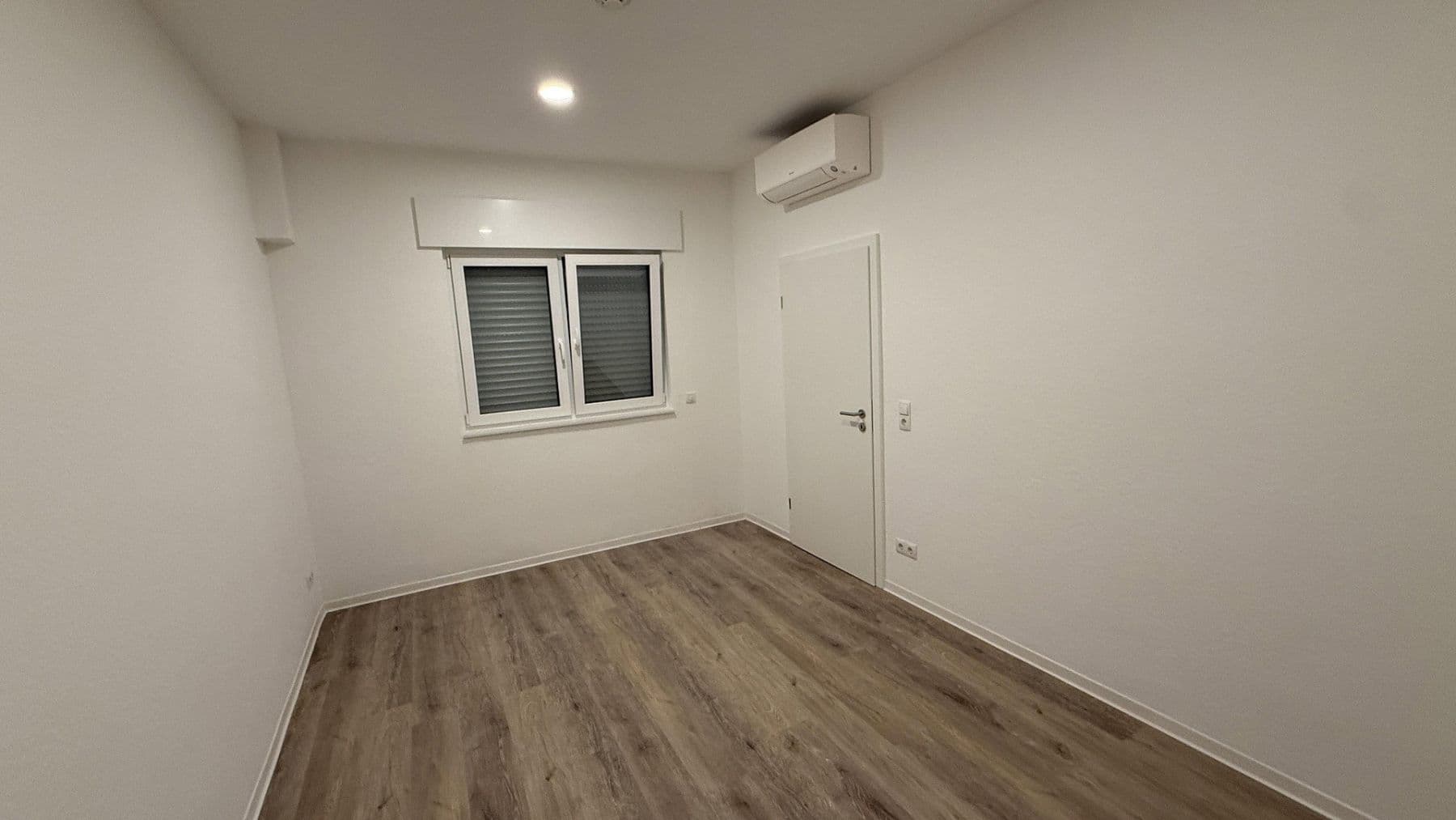 Prenájom bytu 5-izbový 117 m², Andernach, Porýnie-Falcko Prenájom bytu 5-izbový 117 m², Andernach, Porýnie-Falcko