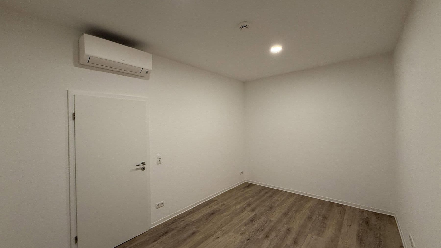 Prenájom bytu 5-izbový 117 m², Andernach, Porýnie-Falcko Prenájom bytu 5-izbový 117 m², Andernach, Porýnie-Falcko