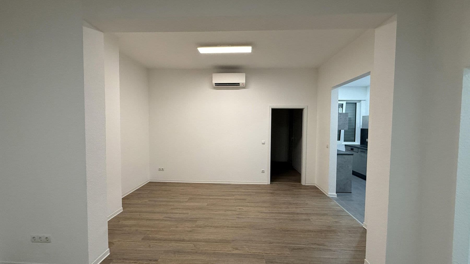 Prenájom bytu 5-izbový 117 m², Andernach, Porýnie-Falcko Prenájom bytu 5-izbový 117 m², Andernach, Porýnie-Falcko