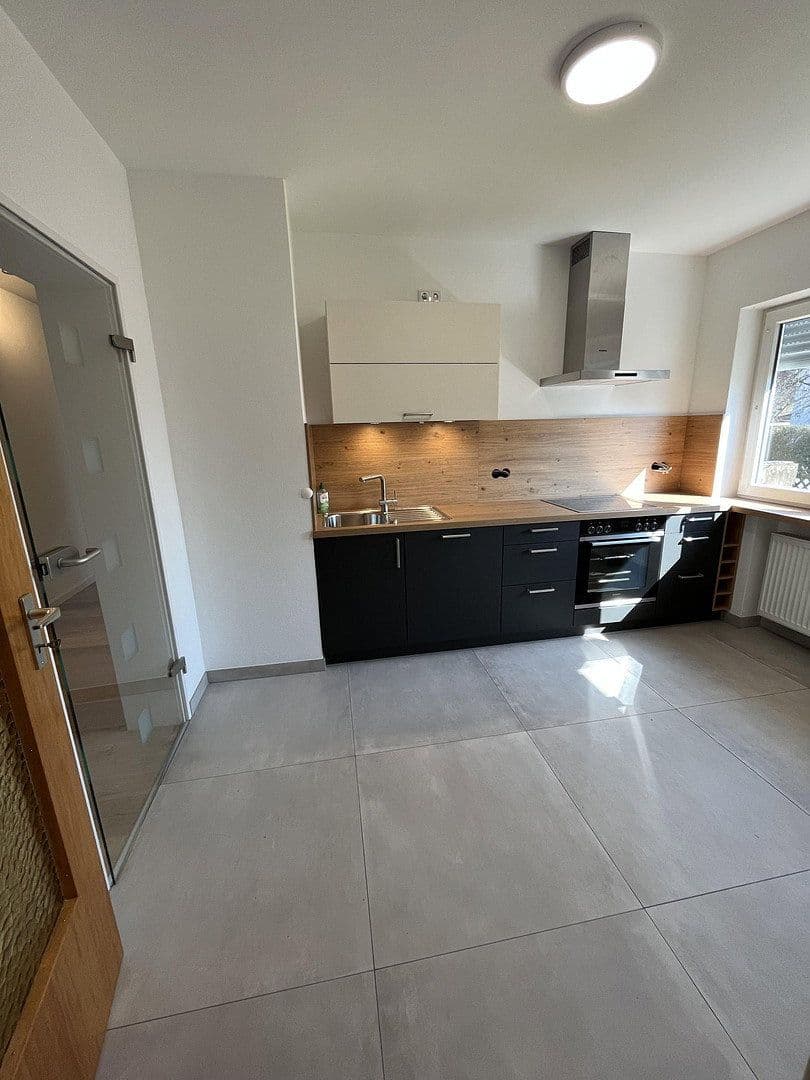 Prenájom bytu 3-izbový 86 m², Möhrendorf, Bavorsko Prenájom bytu 3-izbový 86 m², Möhrendorf, Bavorsko