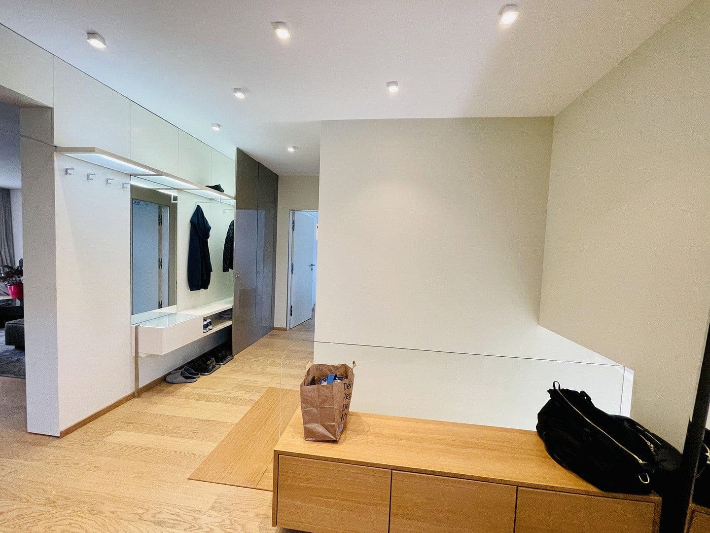 Prenájom bytu 5-izbový 224 m², Düsseldorf, Severné Porýnie - Westfálsko Prenájom bytu 5-izbový 224 m², Düsseldorf, Severné Porýnie - Westfálsko