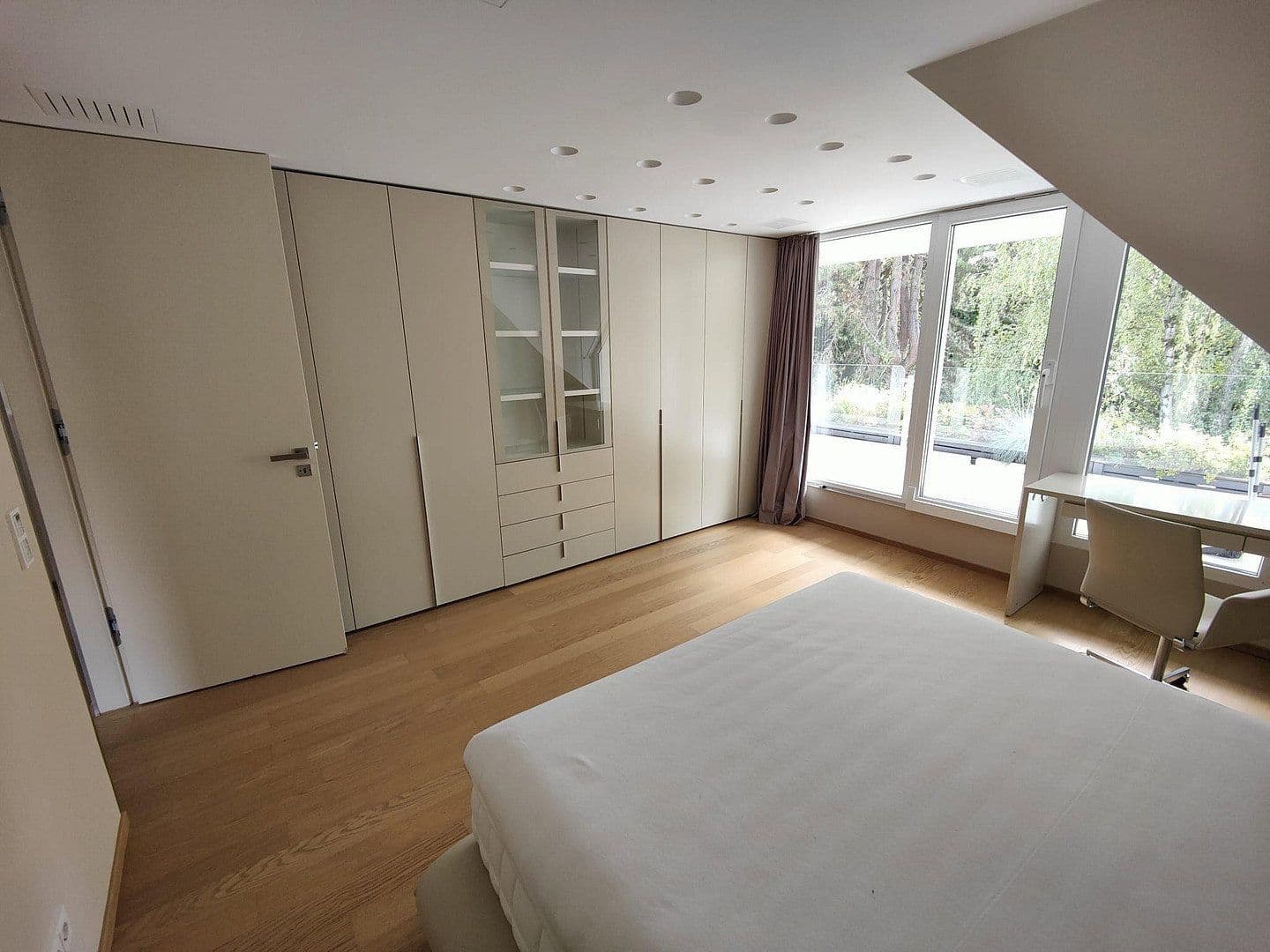 Prenájom bytu 5-izbový 224 m², Düsseldorf, Severné Porýnie - Westfálsko Prenájom bytu 5-izbový 224 m², Düsseldorf, Severné Porýnie - Westfálsko