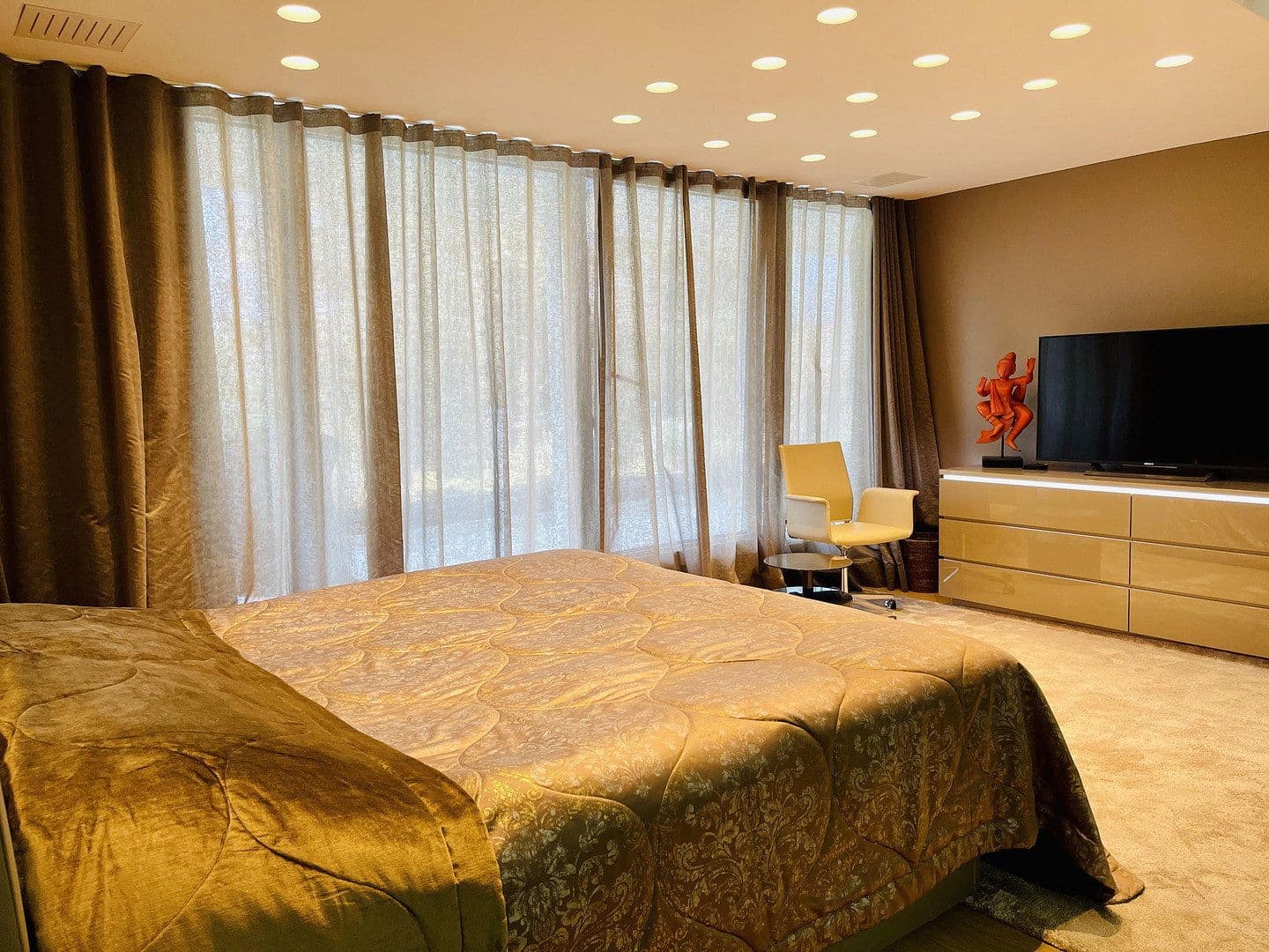 Prenájom bytu 5-izbový 224 m², Düsseldorf, Severné Porýnie - Westfálsko Prenájom bytu 5-izbový 224 m², Düsseldorf, Severné Porýnie - Westfálsko