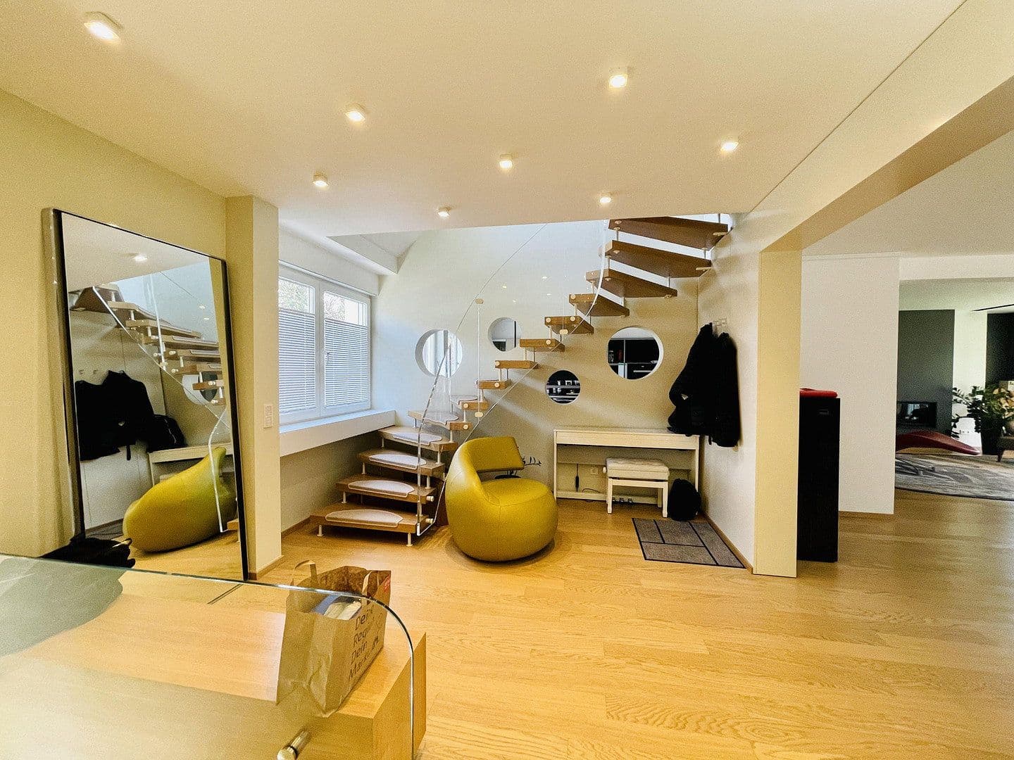 Prenájom bytu 5-izbový 224 m², Düsseldorf, Severné Porýnie - Westfálsko Prenájom bytu 5-izbový 224 m², Düsseldorf, Severné Porýnie - Westfálsko