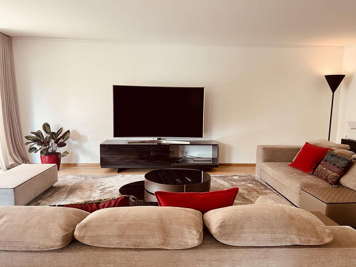 Prenájom bytu 5-izbový 224 m², Düsseldorf, Severné Porýnie - Westfálsko Prenájom bytu 5-izbový 224 m², Düsseldorf, Severné Porýnie - Westfálsko