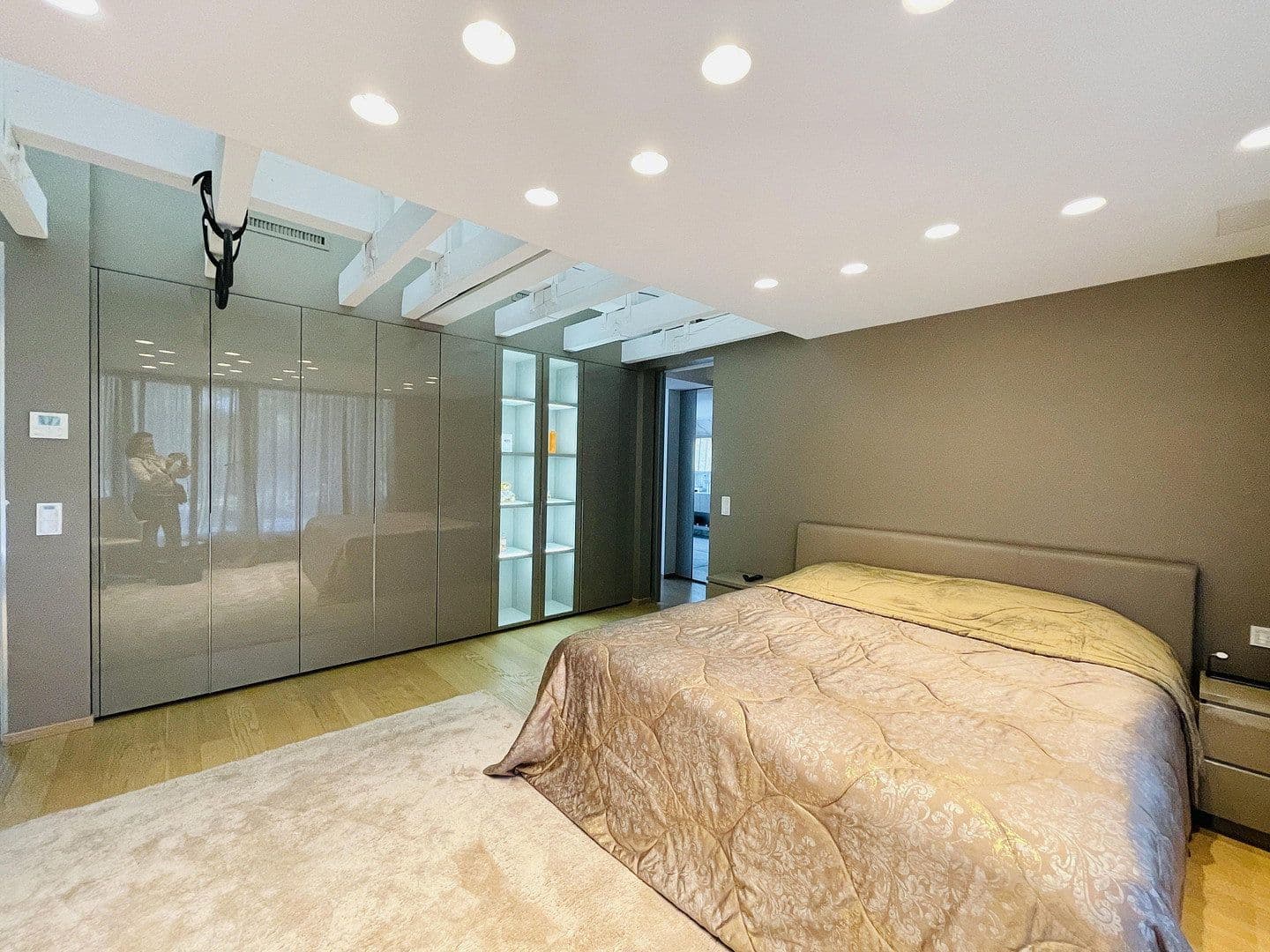 Prenájom bytu 5-izbový 224 m², Düsseldorf, Severné Porýnie - Westfálsko Prenájom bytu 5-izbový 224 m², Düsseldorf, Severné Porýnie - Westfálsko