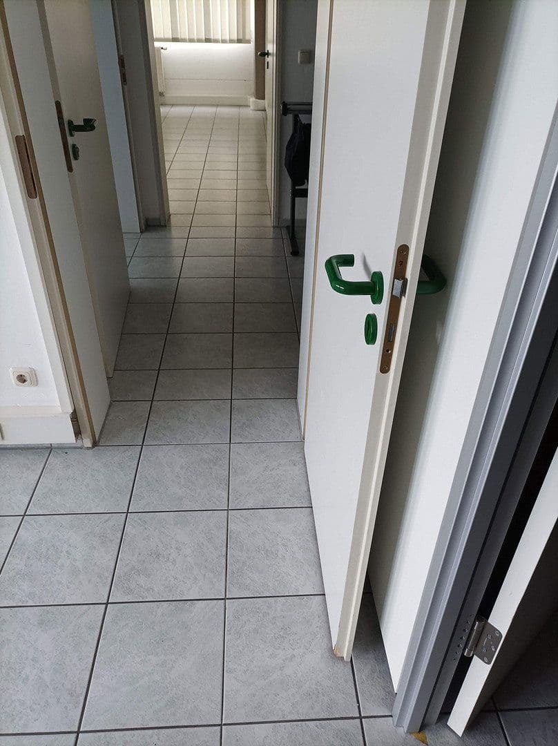 Prenájom nebytového priestoru 1.000 m², Meckenloher Straße 9, Rednitzhembach, Bavorsko Prenájom nebytového priestoru 1.000 m², Meckenloher Straße 9, Rednitzhembach, Bavorsko