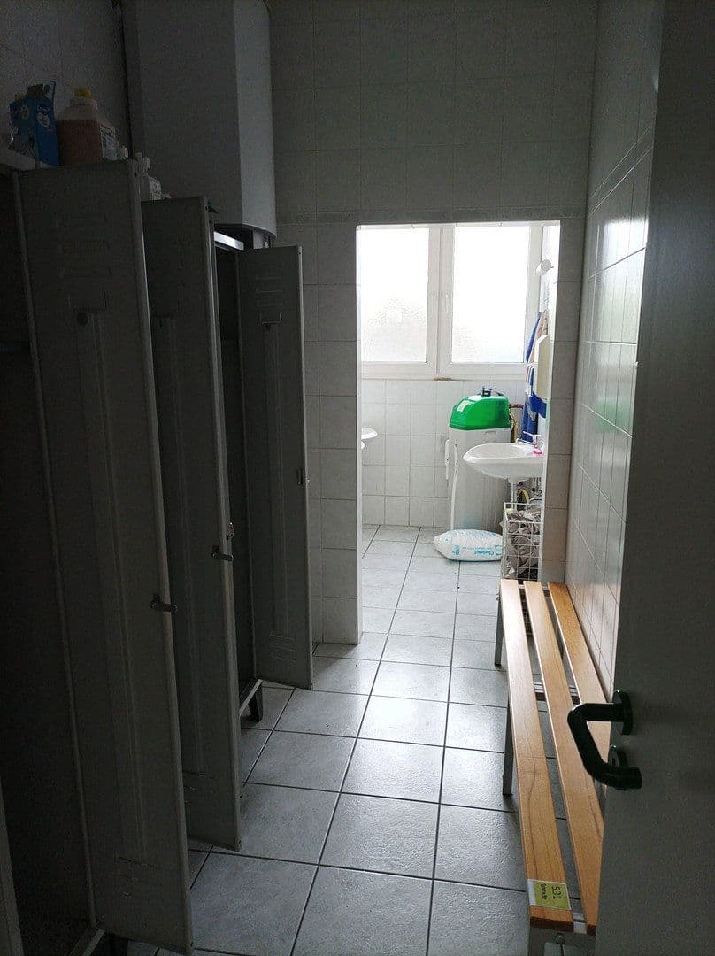 Prenájom nebytového priestoru 1.000 m², Meckenloher Straße 9, Rednitzhembach, Bavorsko Prenájom nebytového priestoru 1.000 m², Meckenloher Straße 9, Rednitzhembach, Bavorsko