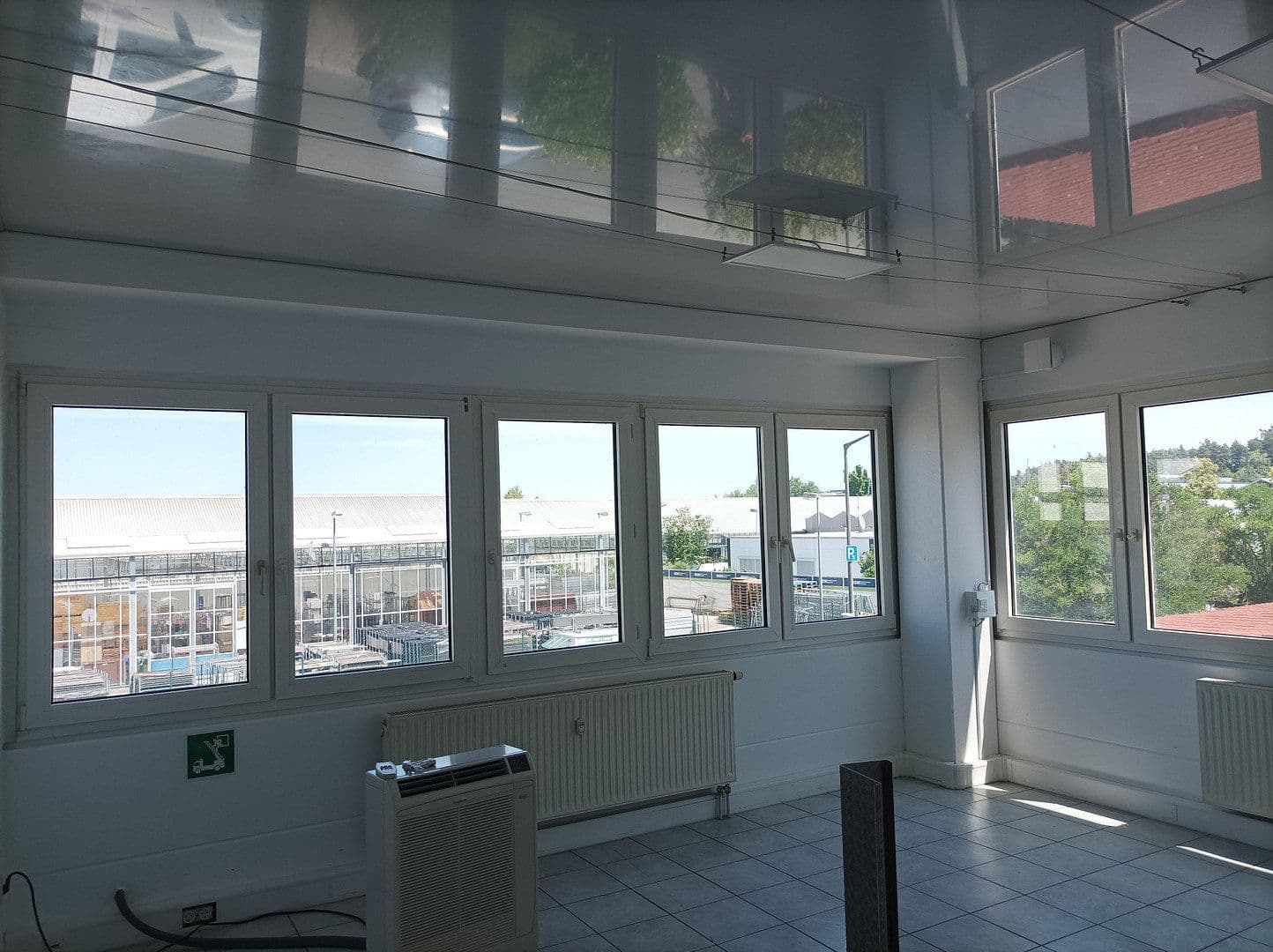 Prenájom nebytového priestoru 1.000 m², Meckenloher Straße 9, Rednitzhembach, Bavorsko Prenájom nebytového priestoru 1.000 m², Meckenloher Straße 9, Rednitzhembach, Bavorsko