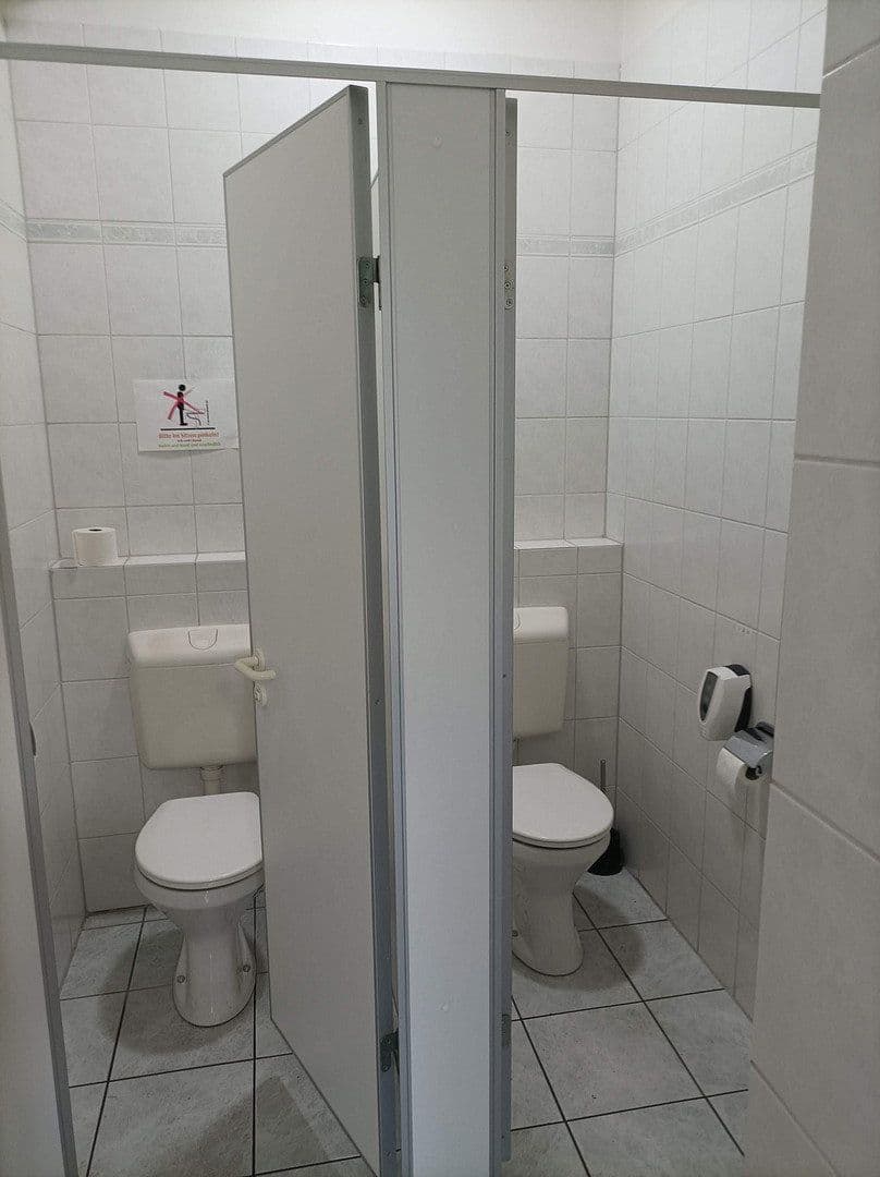 Prenájom nebytového priestoru 1.000 m², Meckenloher Straße 9, Rednitzhembach, Bavorsko Prenájom nebytového priestoru 1.000 m², Meckenloher Straße 9, Rednitzhembach, Bavorsko