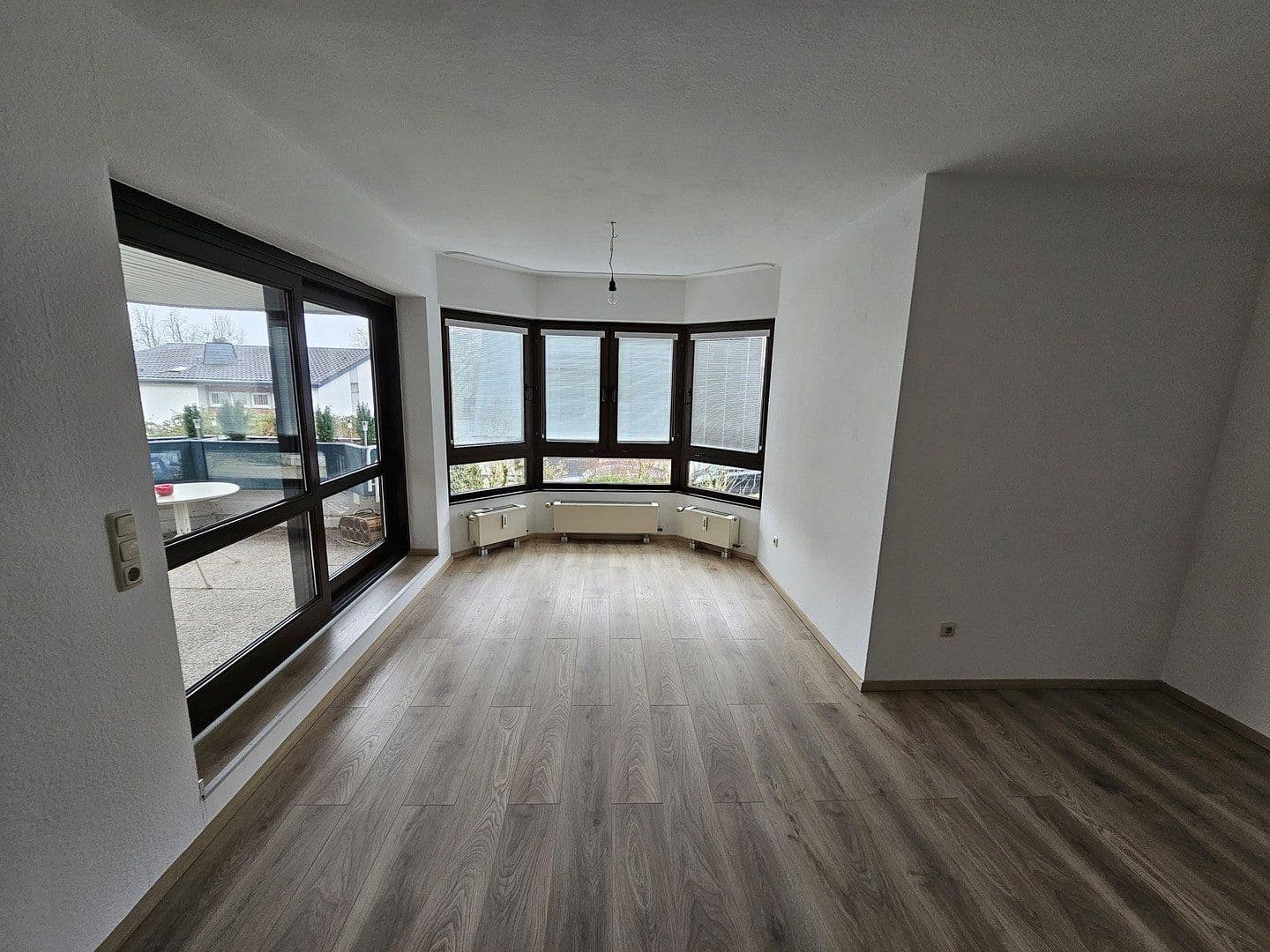 Prenájom bytu 2-izbový 75 m², Wiesbaden, Hesensko Prenájom bytu 2-izbový 75 m², Wiesbaden, Hesensko