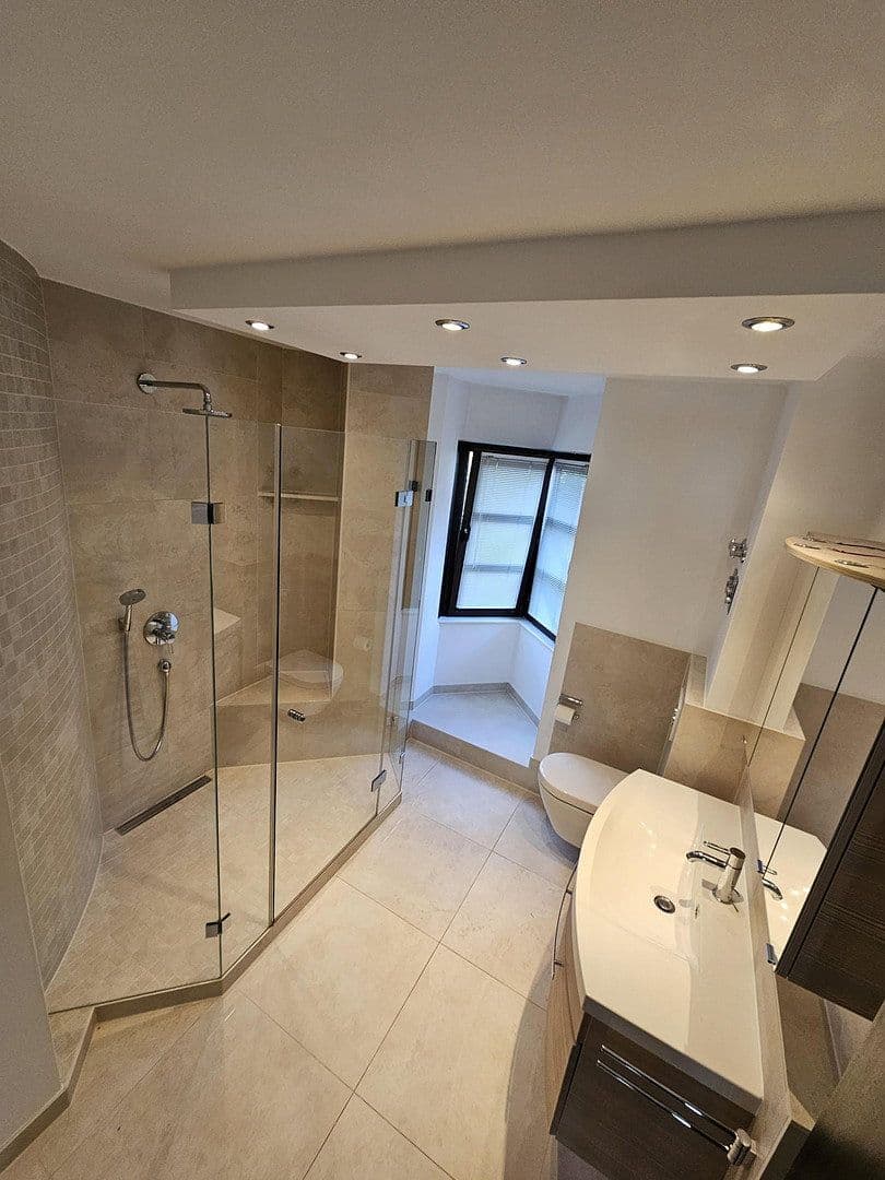 Prenájom bytu 2-izbový 75 m², Wiesbaden, Hesensko Prenájom bytu 2-izbový 75 m², Wiesbaden, Hesensko